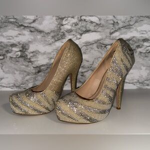 De Blossom Collection Gold Heels 6 1/2 in size.